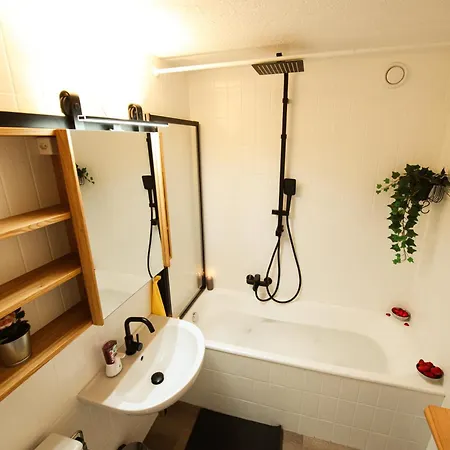 Peak View - 4 Persons Apartment